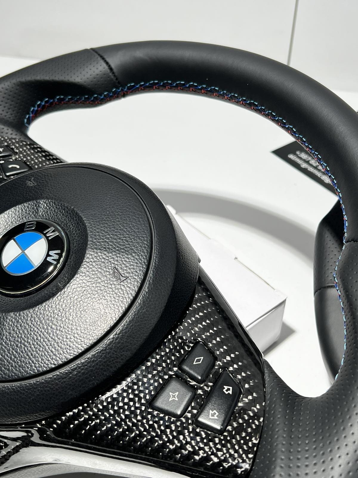 Full Custom M Sport Carbon Steering Wheel for BMW E60 E61 E63 E64 M5 M6 - Image 2